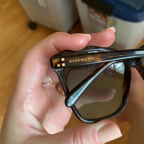 Givenchy Tortoise sunglasses - Picture 6 of 6